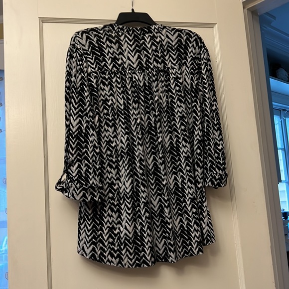 3/4 length sleeves - Picture 3 of 3